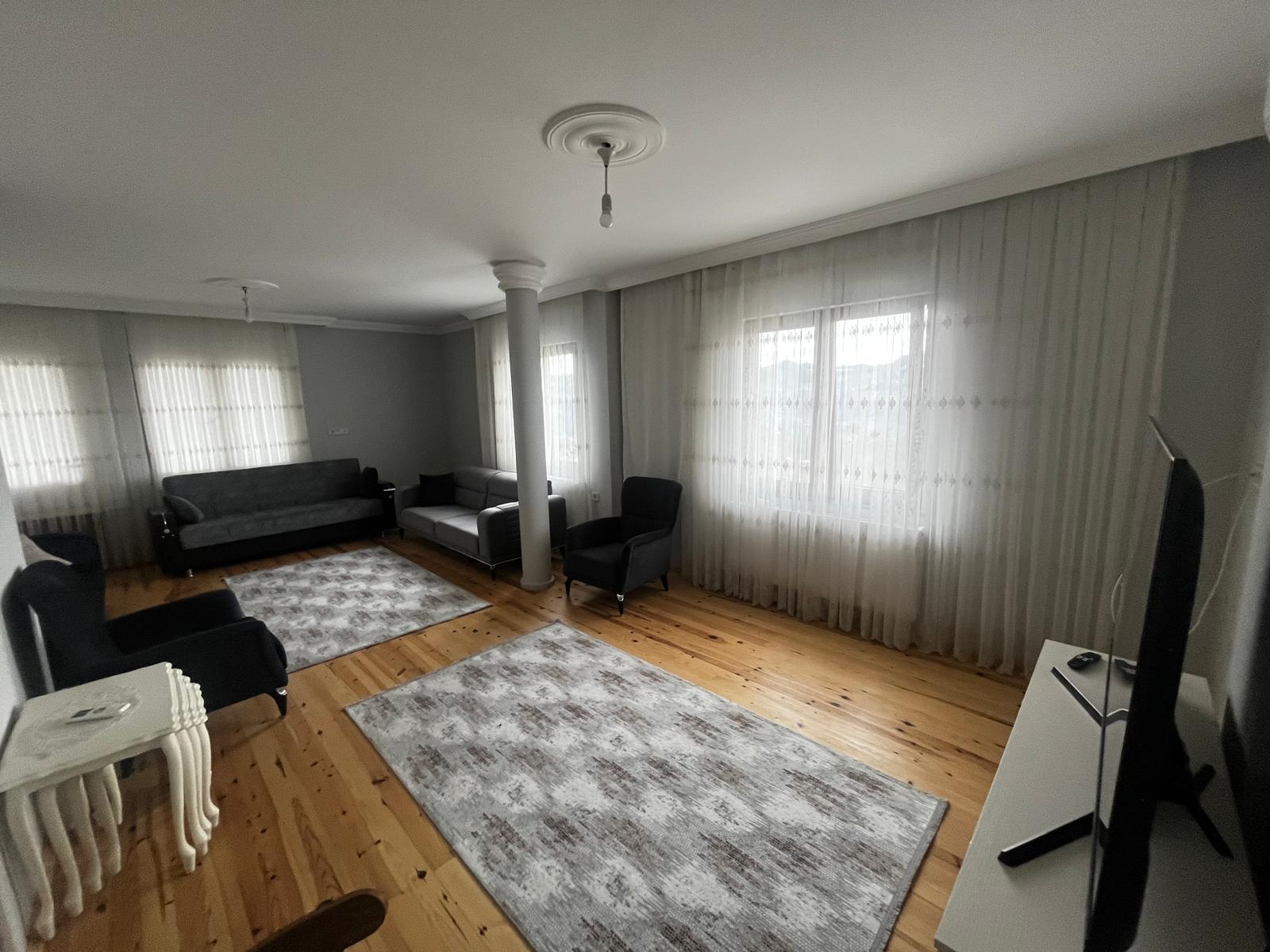 MABEL GAYRİMENKUL GÖLÇAYIR'DA EŞSİZ MANZARASIYLA EŞYALI KİRALIK DAİRE